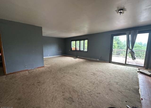 Property at 8 Greendale Rd, Andover Twp., NJ 07860-6052, 3 beds, 1 bath