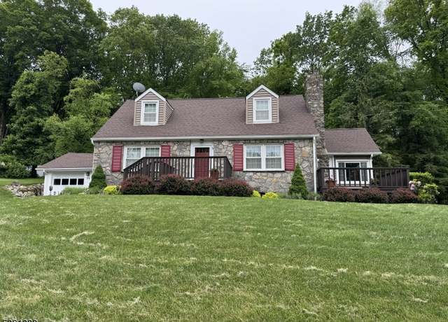 Property at 24 W Windy Bush Ln, Sparta Twp., NJ 07871-2520, 4 beds, 1.5 baths