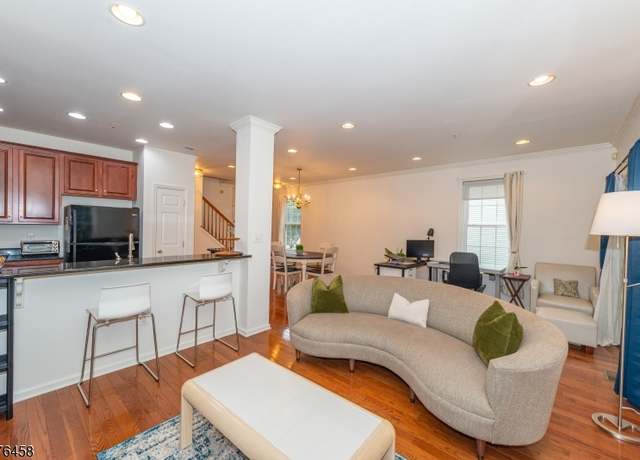 Property at 802 Donato Cir, Scotch Plains Twp., NJ 07076-1076, 2 beds, 2.5 baths