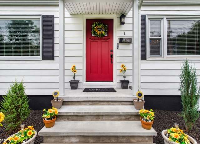 Property at 1 Marian Pl, Morristown Town, NJ 07960-2928, 4 beds, 2 baths