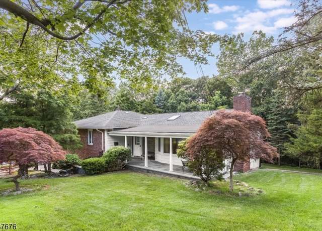 Property at 13 Oxford Dr, Livingston Twp., NJ 07039-1406, 4 beds, 2.5 baths