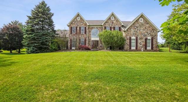 Property at 16 Surry Lane16, Franklin Twp., NJ 08802, 4 beds, 2.5 baths