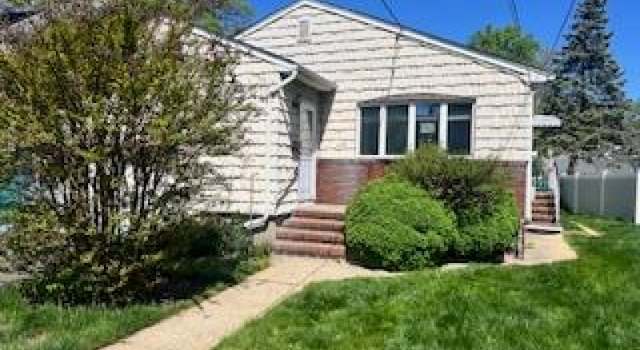 Photo of 606 Colfax Ave, Kenilworth, NJ 07033-2008