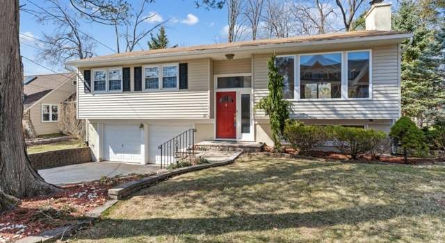 Photo of 21 Heighwood Trl, Sparta Twp., NJ 07871-1401