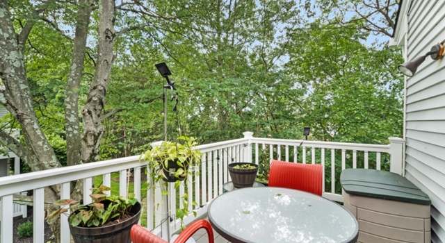 Photo of 8 Larkspur Ct, Bedminster, NJ 07921-1509