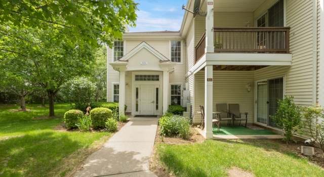 Photo of 822 Honeybrook Cir, Stewartsville, NJ 08886-2915