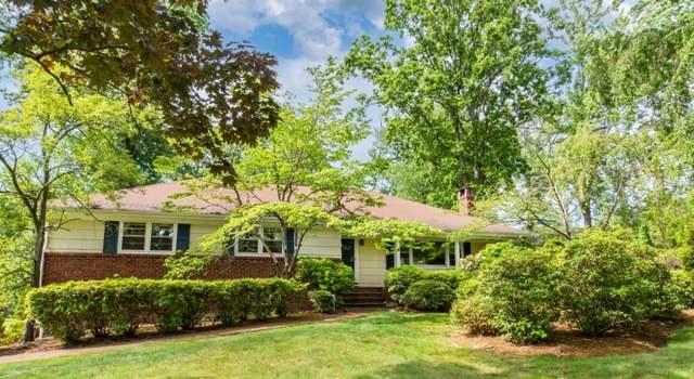 Photo of 4 Stonewall Dr, Livingston Twp., NJ 07039-1822