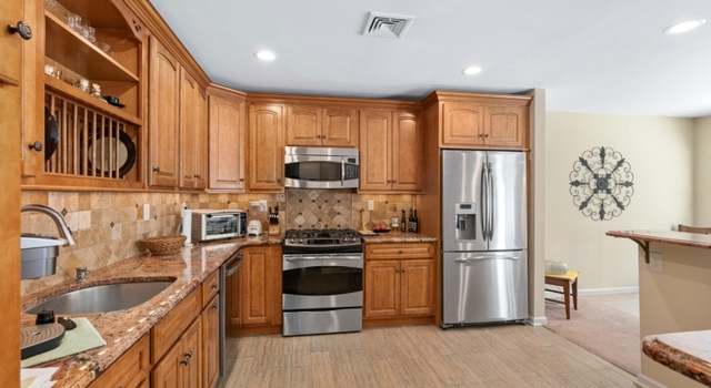 Photo of 1 Ferndale Ln, Hamburg, NJ 07419-9730