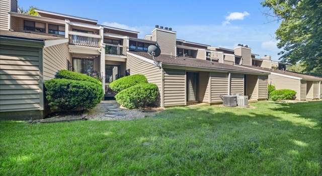 Photo of 39 Hillside Ct, Clinton, NJ 08809-1136