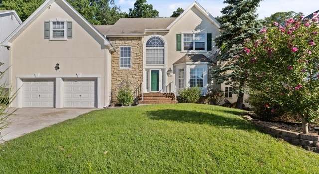 Photo of 10 Red Bud Ln, Green Brook, NJ 08812-1820