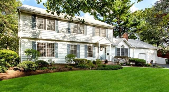 Photo of 784 FLINT Pl, Paramus, NJ 07652-3744