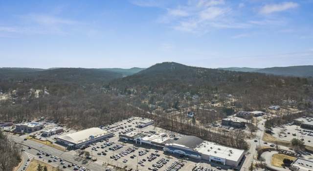 Photo of 8 Hornbeam Ln, Kinnelon Boro, NJ 07405-2443