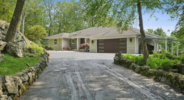 Photo of 8 Hornbeam Ln, Kinnelon Boro, NJ 07405-2443