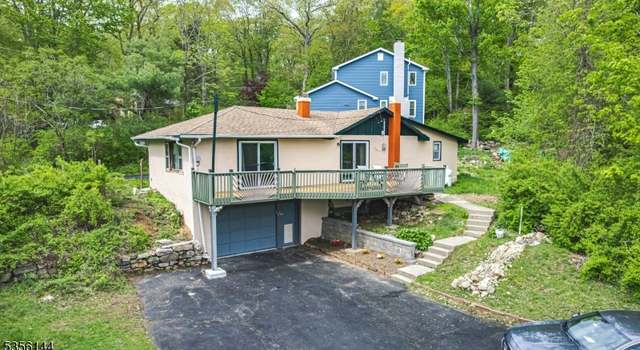 Photo of 2 Ridge Rd E, Vernon Twp., NJ 07422-1207