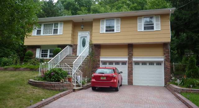 Photo of 78 Molinari Dr, Wanaque Boro, NJ 07465-1116