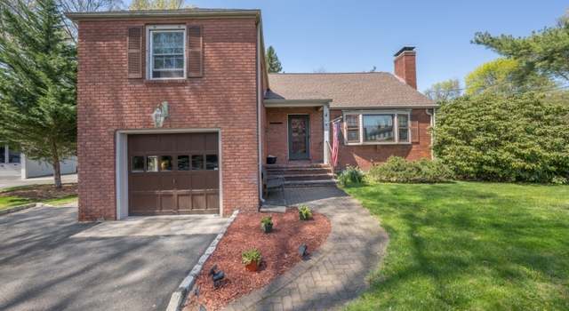 Photo of 15 N Oak Ct, Madison Boro, NJ 07940-1013