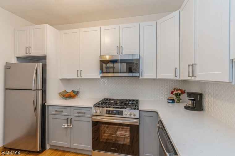 Photo of 263 10th St Apt 4B Jersey City, NJ 07302-1302
