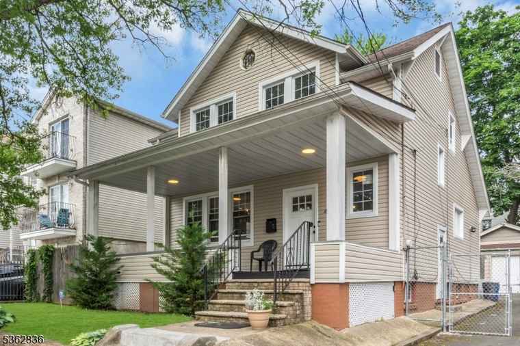 Photo of 47 Oakland Ter Newark City, NJ 07106-1614