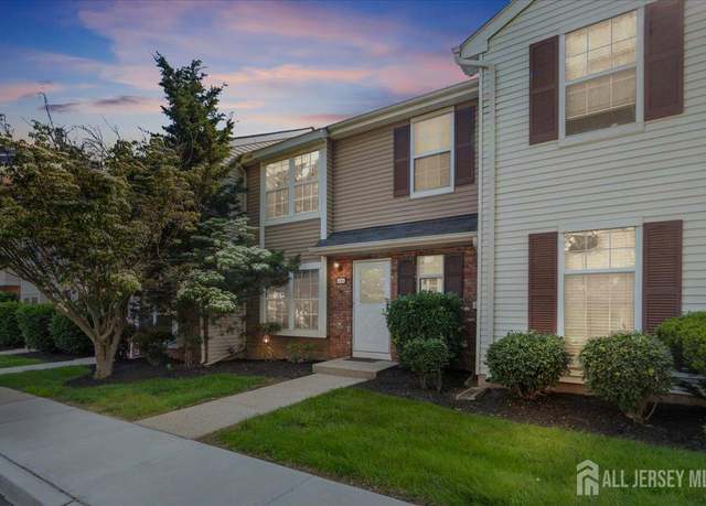 Property at 450 Saint Giles Ct, Franklin Twsp, NJ 08873, 2 beds, 2.5 baths