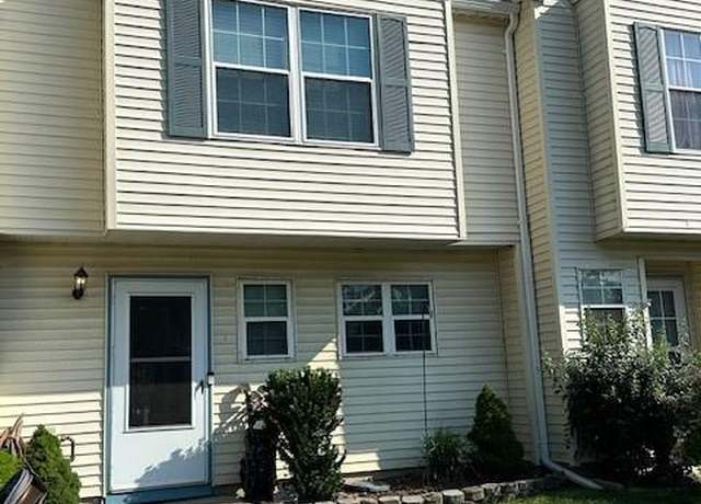 Property at 722 Darlington Dr, Old Bridge, NJ 08857, 2 beds, 2.5 baths