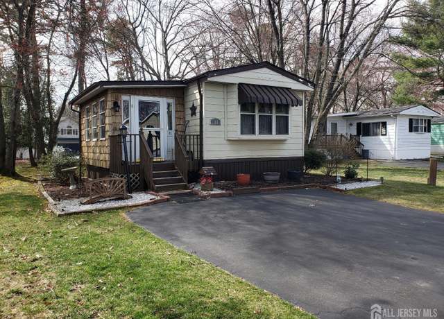 Property at 144 Libby Ct, Spotswood, NJ 08884, 2 beds, 1 bath