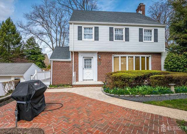 Property at 42 Pershing Ave, Sayreville, NJ 08872, 4 beds, 2.5 baths