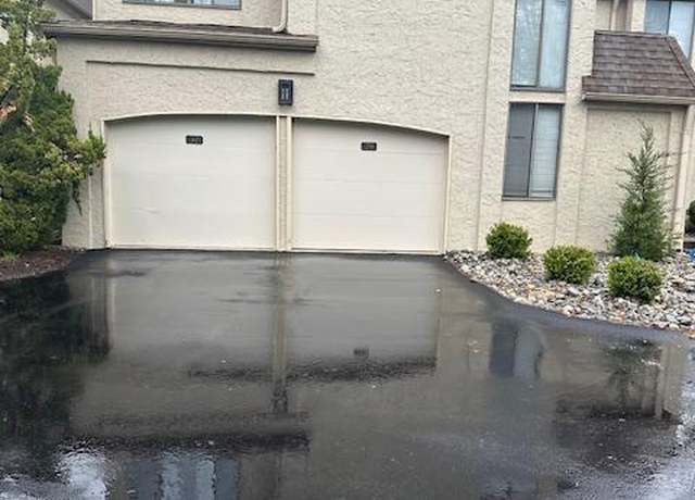 Property at 29 Gate House Ln, Edison, NJ 08820, 2 beds, 1 bath