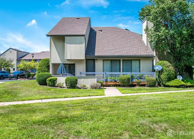 Property at 8 Spencer St, Franklin, NJ 08873, 2 beds, 2.5 baths