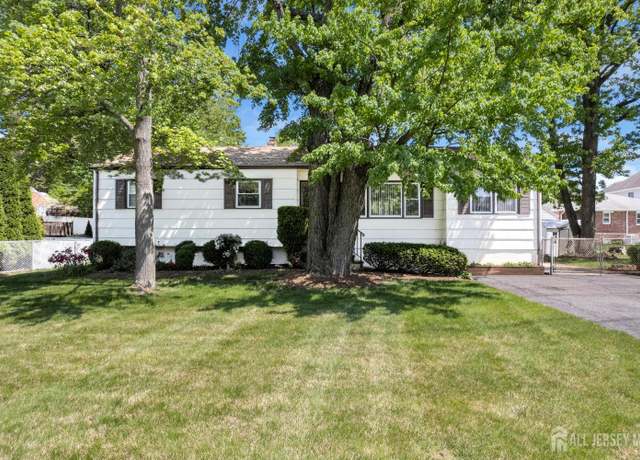 Property at 92 Maplewood Ave, Edison, NJ 08837, 3 beds, 1.5 baths