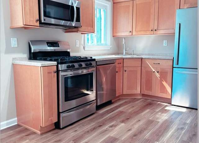 Property at 32 Apple St, Edison, NJ 08817, 2 beds, 1 bath