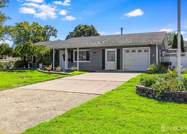 Property at 2 Norwood Ave, Monroe, NJ 08831, 4 beds, 2 baths