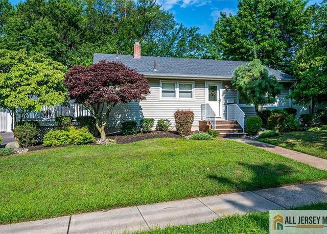 Property at 20 Melville Rd, Edison, NJ 08817, 3 beds, 1 bath