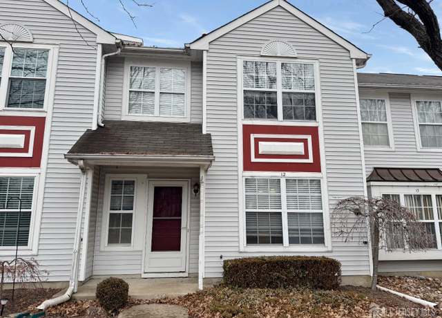 Property at 12 Golden Sq, Sayreville, NJ 08872, 2 beds, 2.5 baths