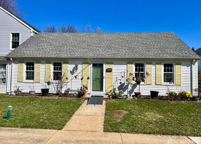 Property at 27-a Bradford Ln, Monroe, NJ 08831, 2 beds, 1 bath