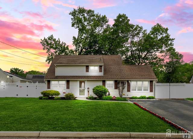 Property at 27 Sunrise Rd, Old Bridge, NJ 08857, 3 beds, 1.5 baths