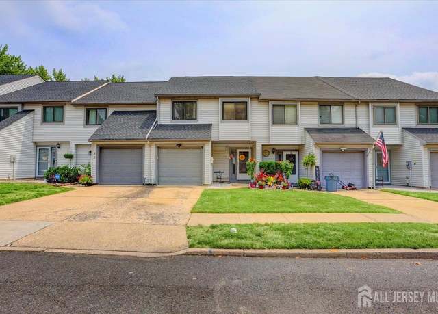Property at 44 Lexington Cir, Old Bridge, NJ 07747, 2 beds, 1.5 baths