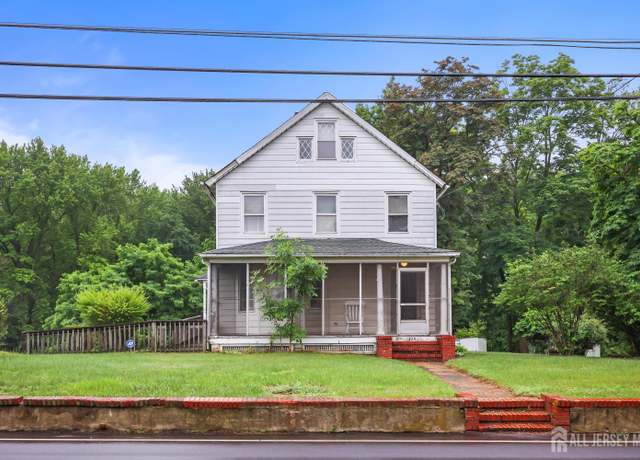 Property at 323 Buckelew Ave, Monroe, NJ 08831, 3 beds, 1.5 baths