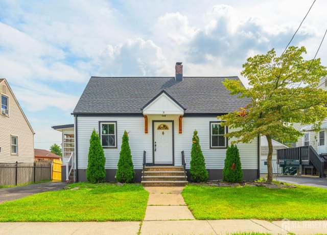 Property at 9 Winston Dr, Middlesex, NJ 07095, 3 beds, 1 bath