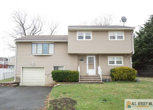 Property at 17 Wedgewood Dr, Carteret, NJ 07008, 4 beds, 1.5 baths