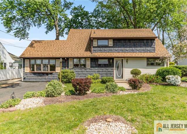 Property at 8 Farmbrook Dr, Old Bridge, NJ 08857, 4 beds, 1.5 baths