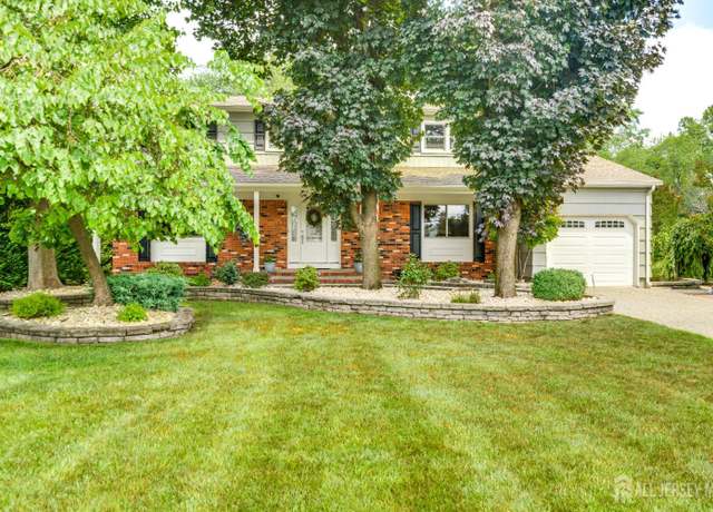 Property at 3 Oakey Dr, Kendall Park, NJ 08824, 4 beds, 2.5 baths