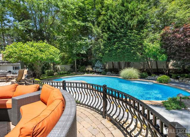 Property at 7 Lorraine Ct, East Brunswick, NJ 08816, 5 beds, 4.5 baths