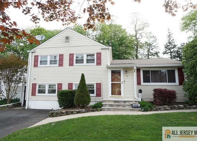 Property at 90 Albert Dr, Sayreville, NJ 08859, 3 beds, 2 baths