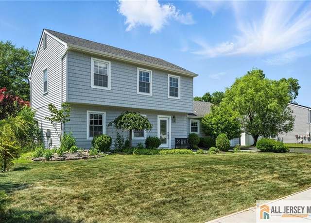 Property at 1072 Lake Placid Dr, Toms River, NJ 08753, 3 beds, 2.5 baths