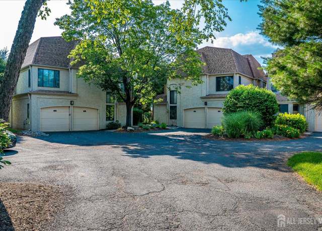 Property at 19 Carriage Pl, Edison, NJ 08820, 2 beds, 1.5 baths