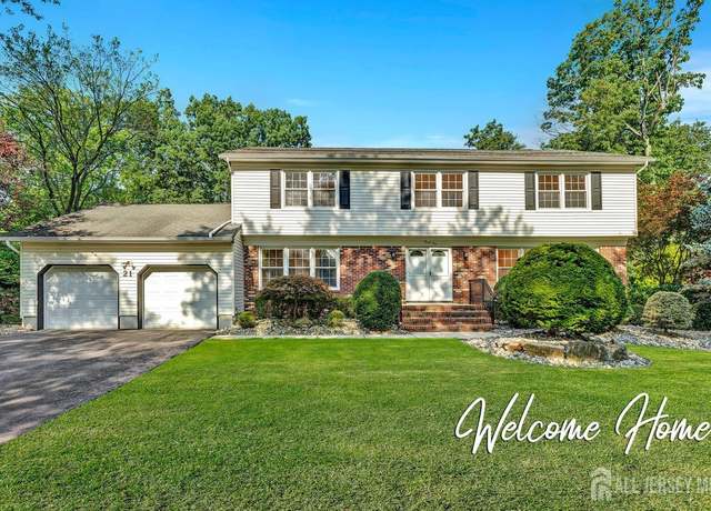 Property at 21 Briarwood Dr, Old Bridge, NJ 07747, 5 beds, 2.5 baths