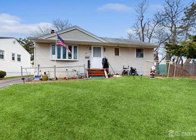 Property at 37 Kosene St, Woodbridge Proper, NJ 07095, 3 beds, 2 baths