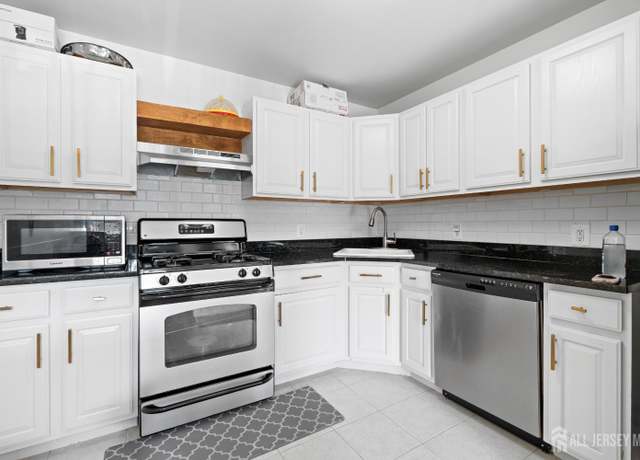 Property at 1060 Morning Glory Dr, Monroe, NJ 08831, 2 beds, 2 baths
