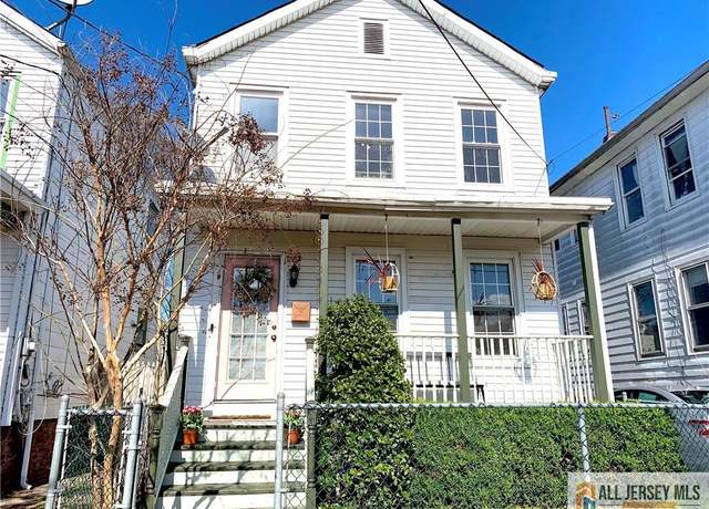 Property at 21 Alexander St, New Brunswick, NJ 08901, 2 beds, 1.5 baths