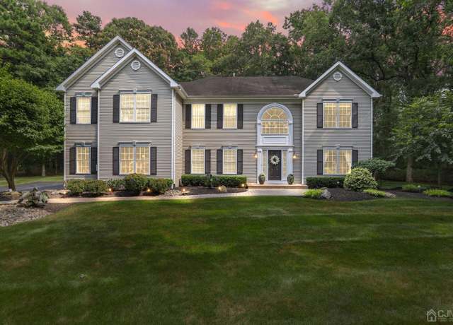 Property at 8 Iroquois Ct, Colts Neck, NJ 07722, 5 beds, 3.5 baths